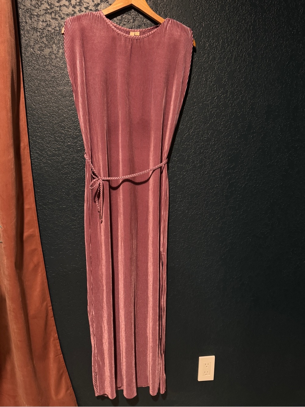 Sleeveless Pleated Maxi Dress in Dusty Rose